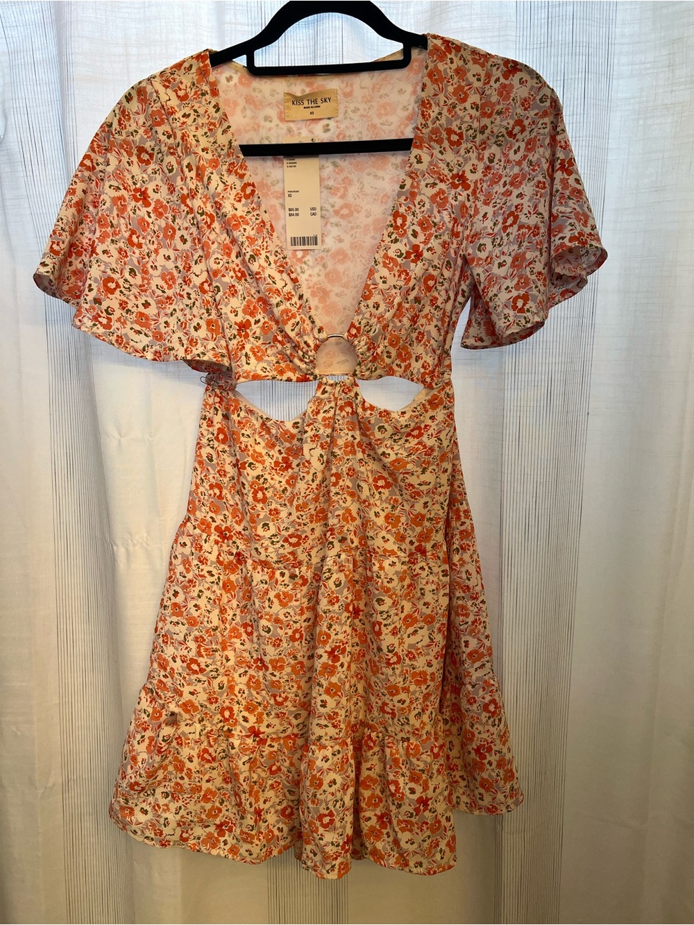 NWT Cut-out floral dress, perfect for a summer date with friends or a lover